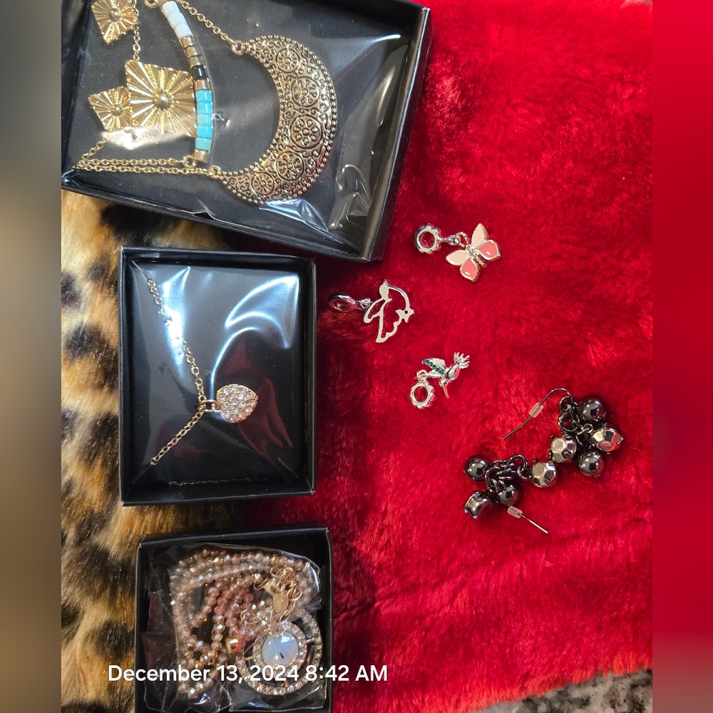 Avon jewelry Lot